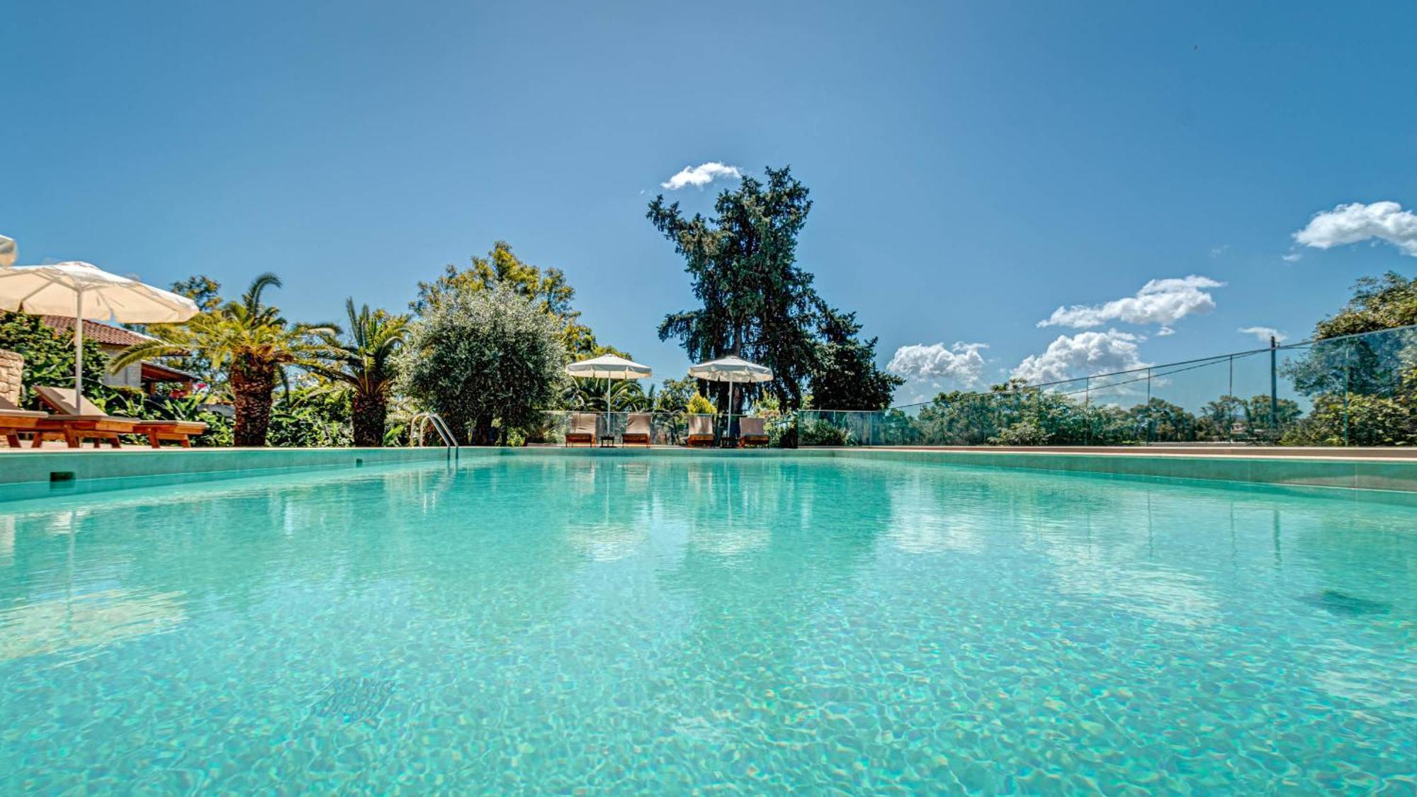 Отель Ionian Arches Гоувия Экстерьер фото